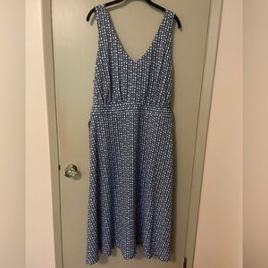 Lightweight summer dress. Size 18. "Dip"
